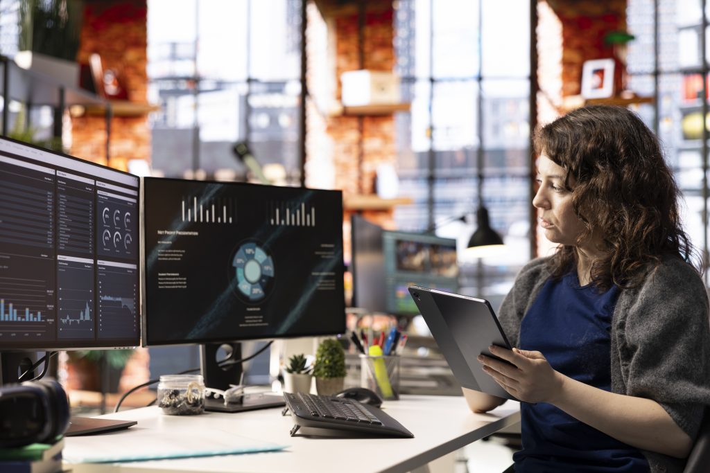 AI-Driven Business Intelligence in Retail: Transforming Customer Data into Strategic Decision-Making Tools